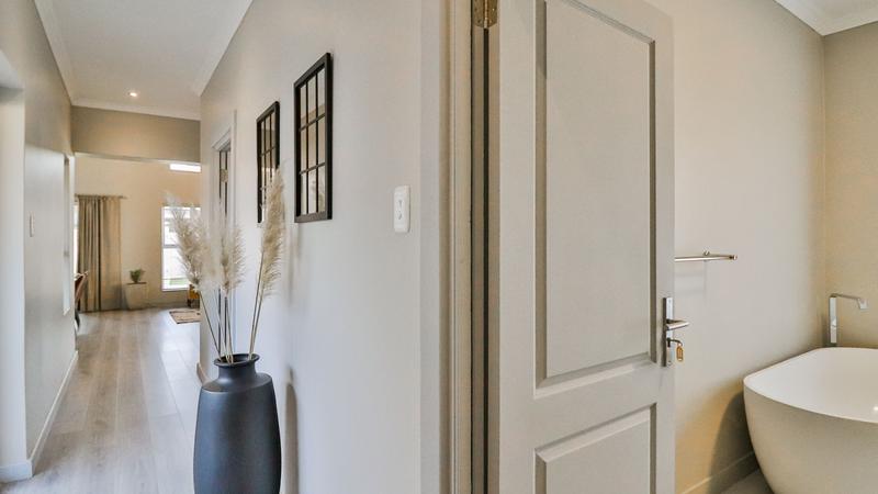 To Let 4 Bedroom Property for Rent in Kingswood Golf Estate Western Cape